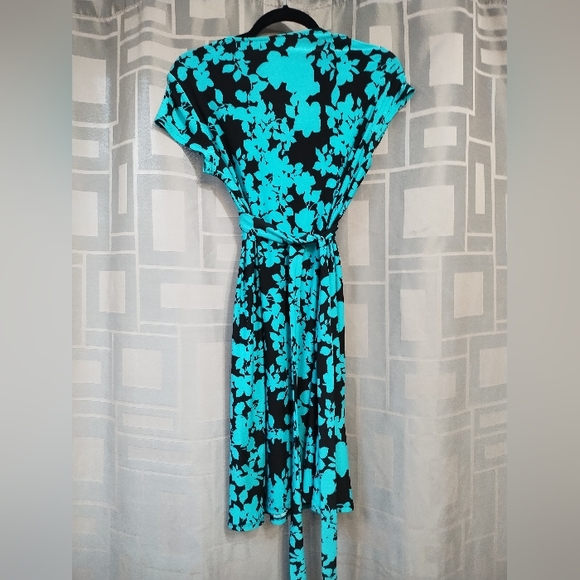 Dress Medium - Picture 2 of 5